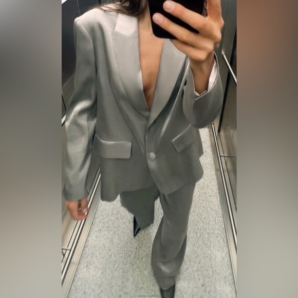 Metallic silver pant suit - Picture 2 of 7